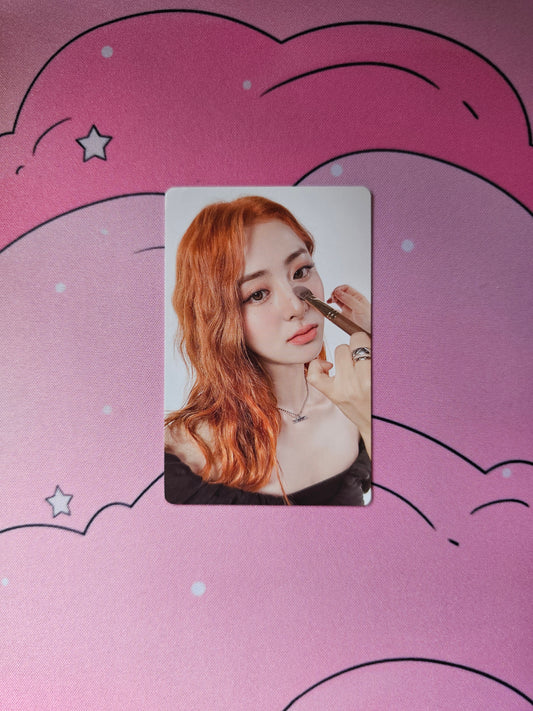 Photocard Regular Yunjin EASY - LE SSERAFIM